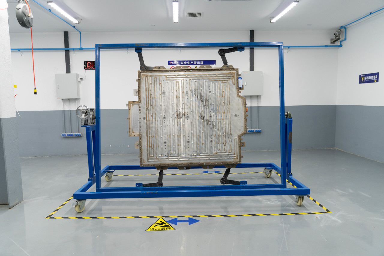 动力电池维修翻转架