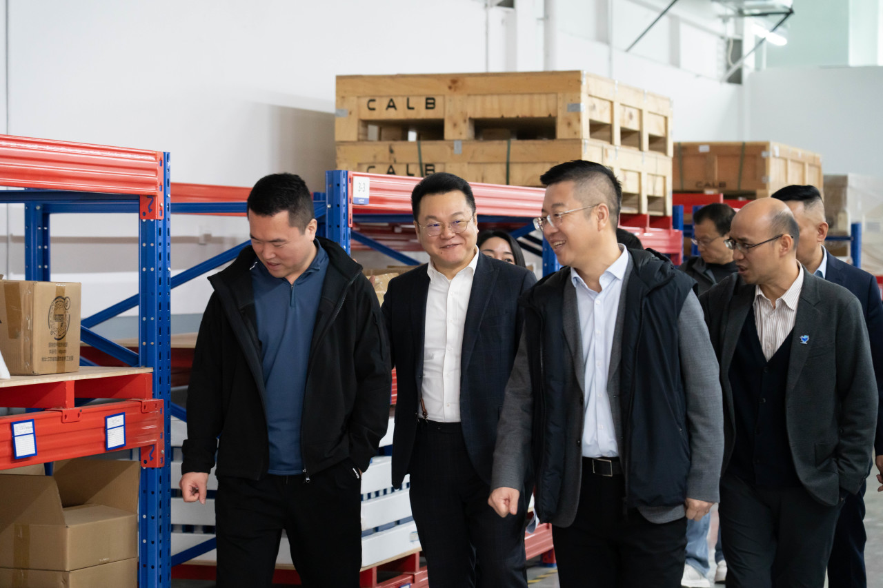 电驴中创新航特约基地