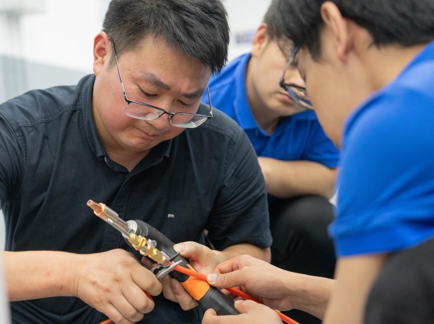 电驴集团激光焊接机专项培训圆满收官 电驴集团激光焊接机专项培训圆满收官