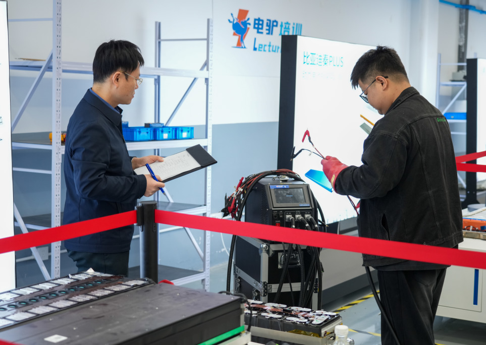 中创新航联合电驴培训开启2025新能源电池系统维修技能培训