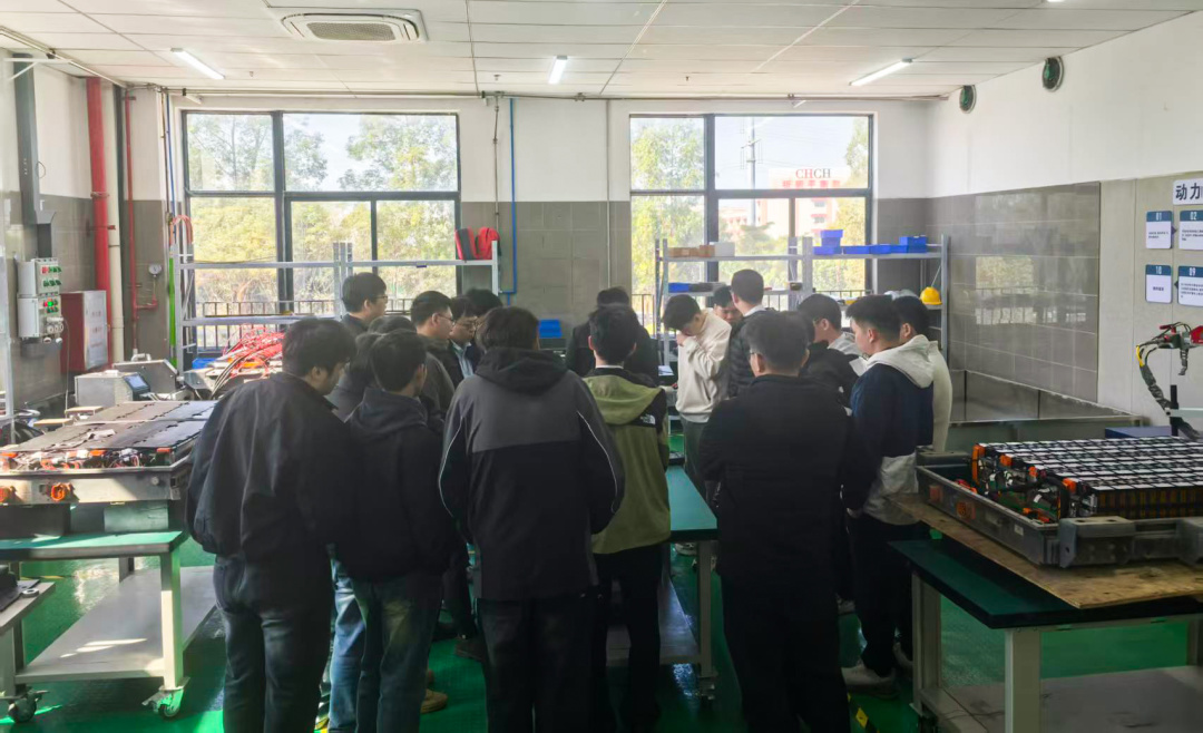中国人寿财险联合电驴培训，在东莞电驴维修中心开展了一场针对新能源汽车三电系统定损的专业培训
